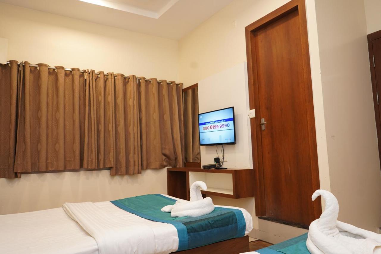 Hotel Satyug Удджайн Екстер'єр фото