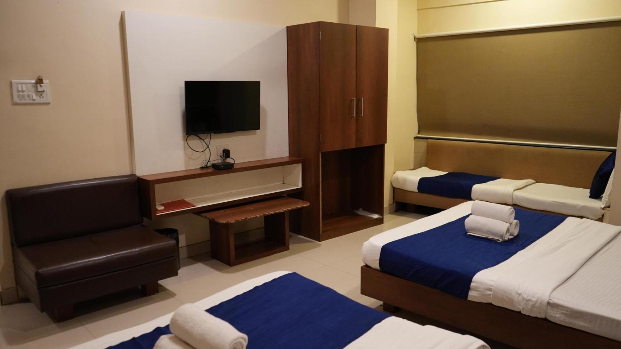 Hotel Satyug Удджайн Екстер'єр фото