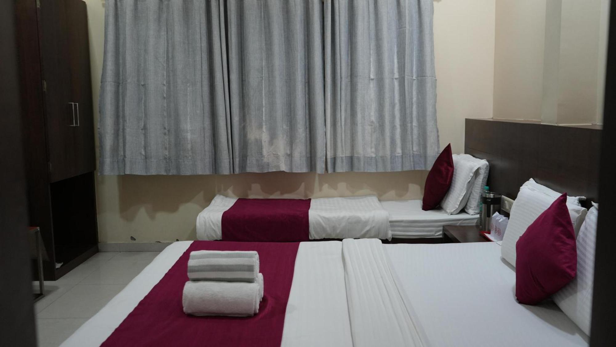 Hotel Satyug Удджайн Екстер'єр фото