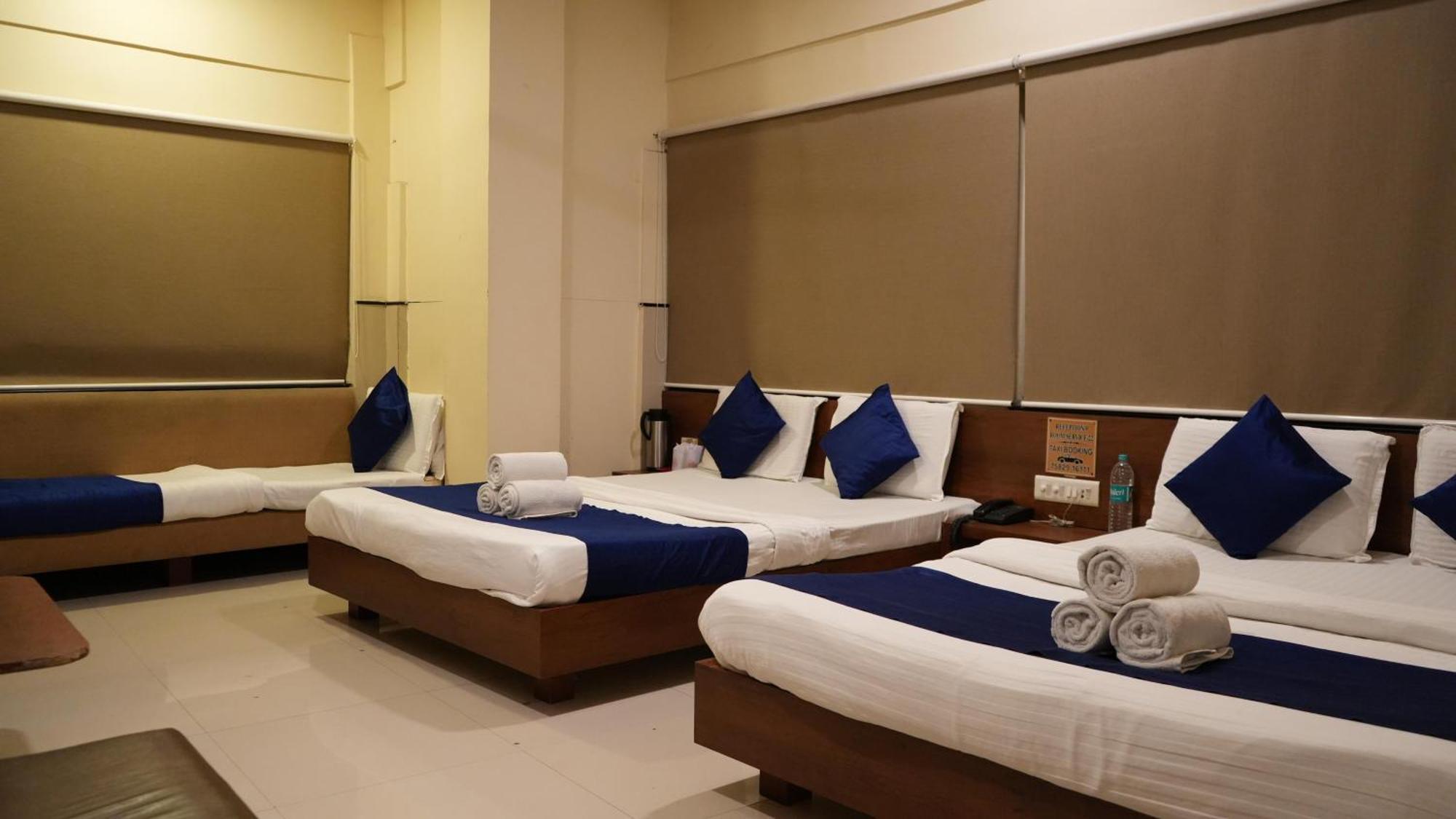 Hotel Satyug Удджайн Екстер'єр фото