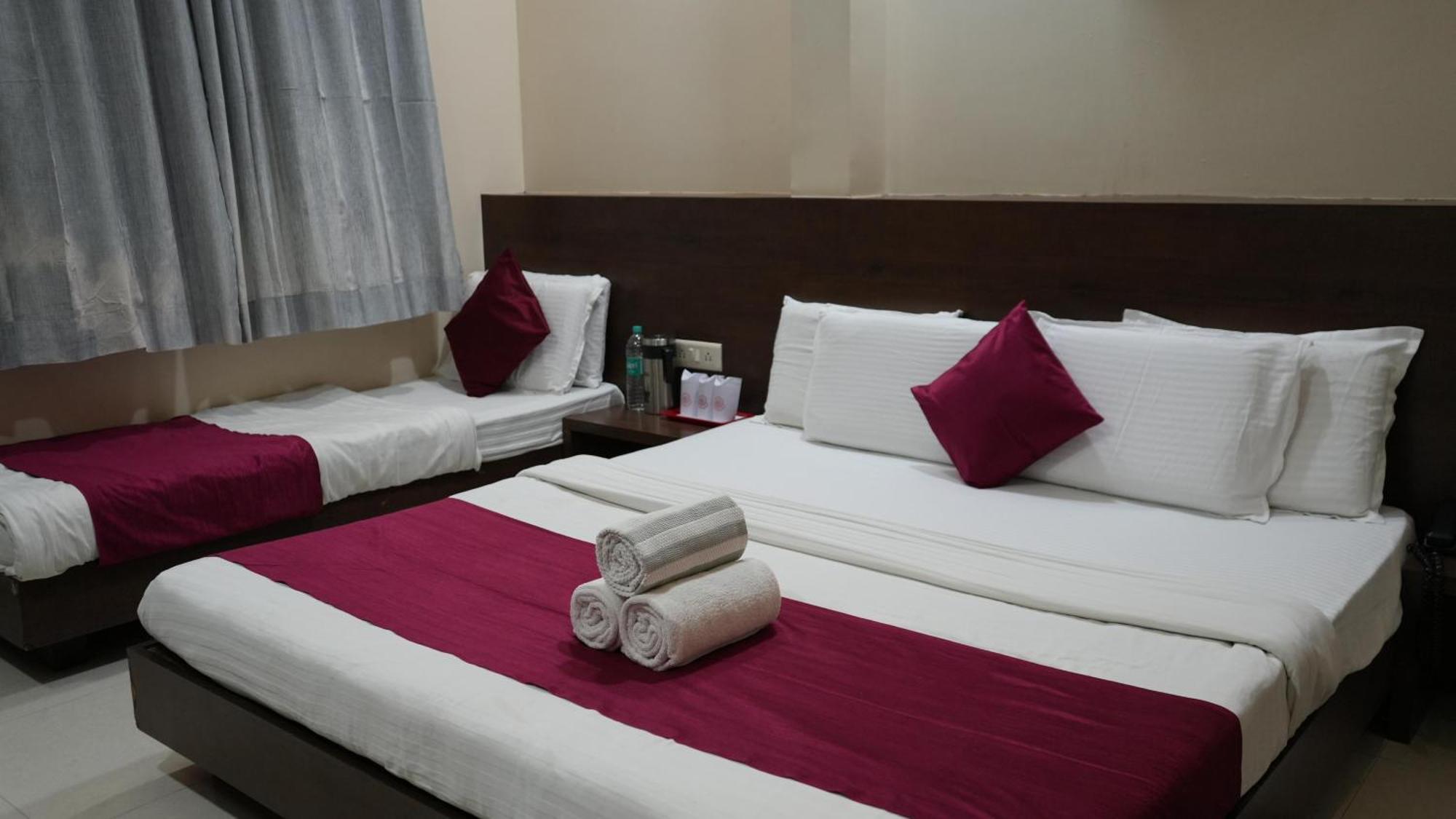 Hotel Satyug Удджайн Екстер'єр фото