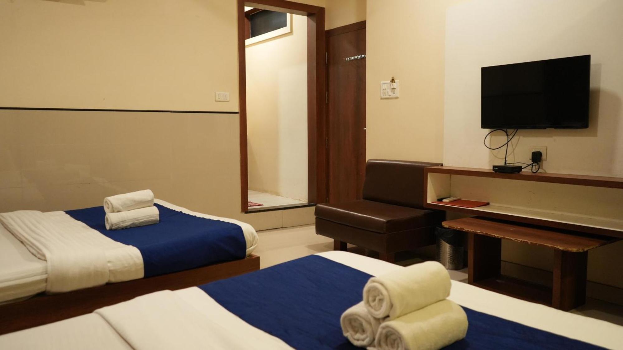Hotel Satyug Удджайн Екстер'єр фото