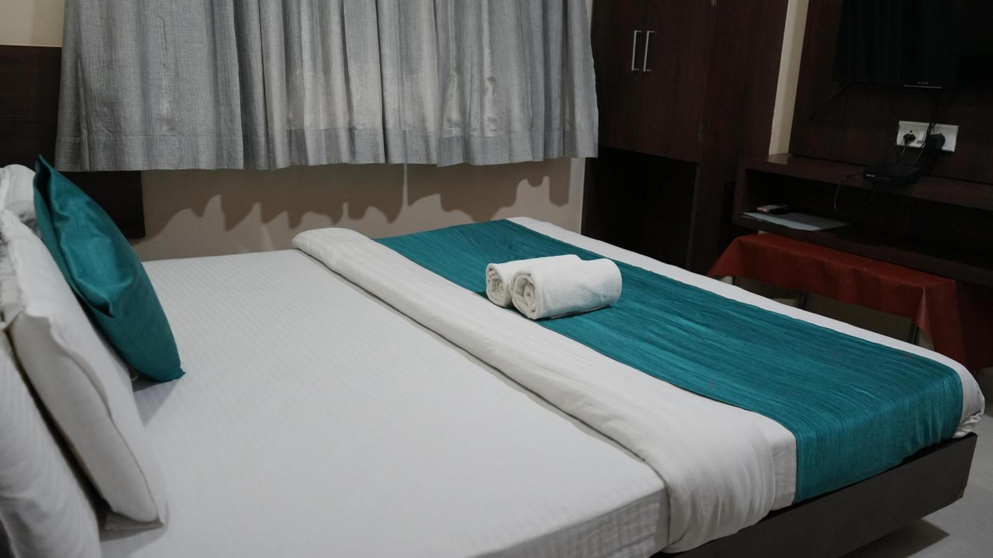 Hotel Satyug Удджайн Екстер'єр фото